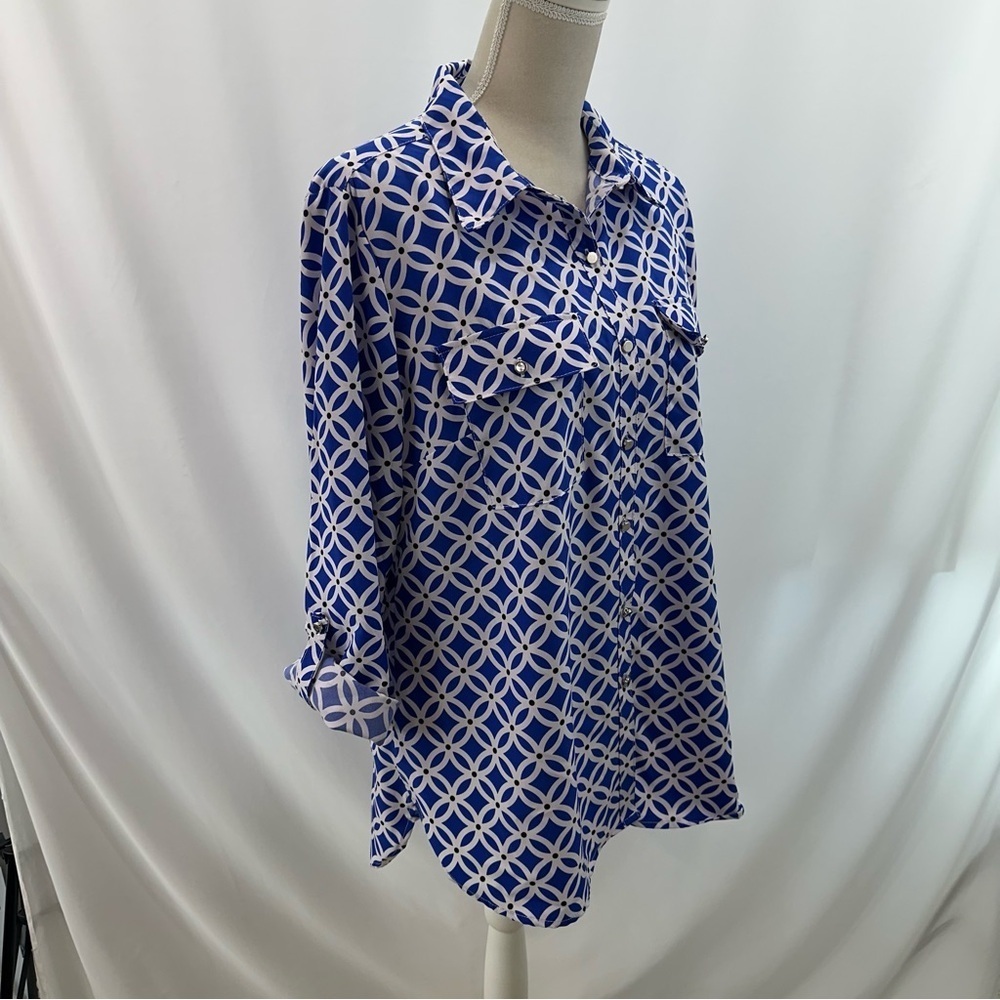 Notations Shirt Blouse Women's 1X Runs Small Blue Geometric Preppy Carrier - Picture 2 of 9